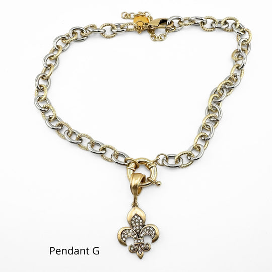 Chain With Pendant G fleur de lis