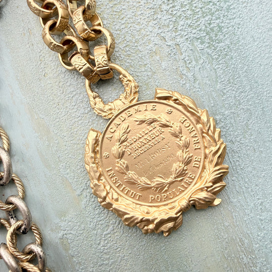 “Precious” – Three Graces Medal Necklace with Mixed-Link Chain